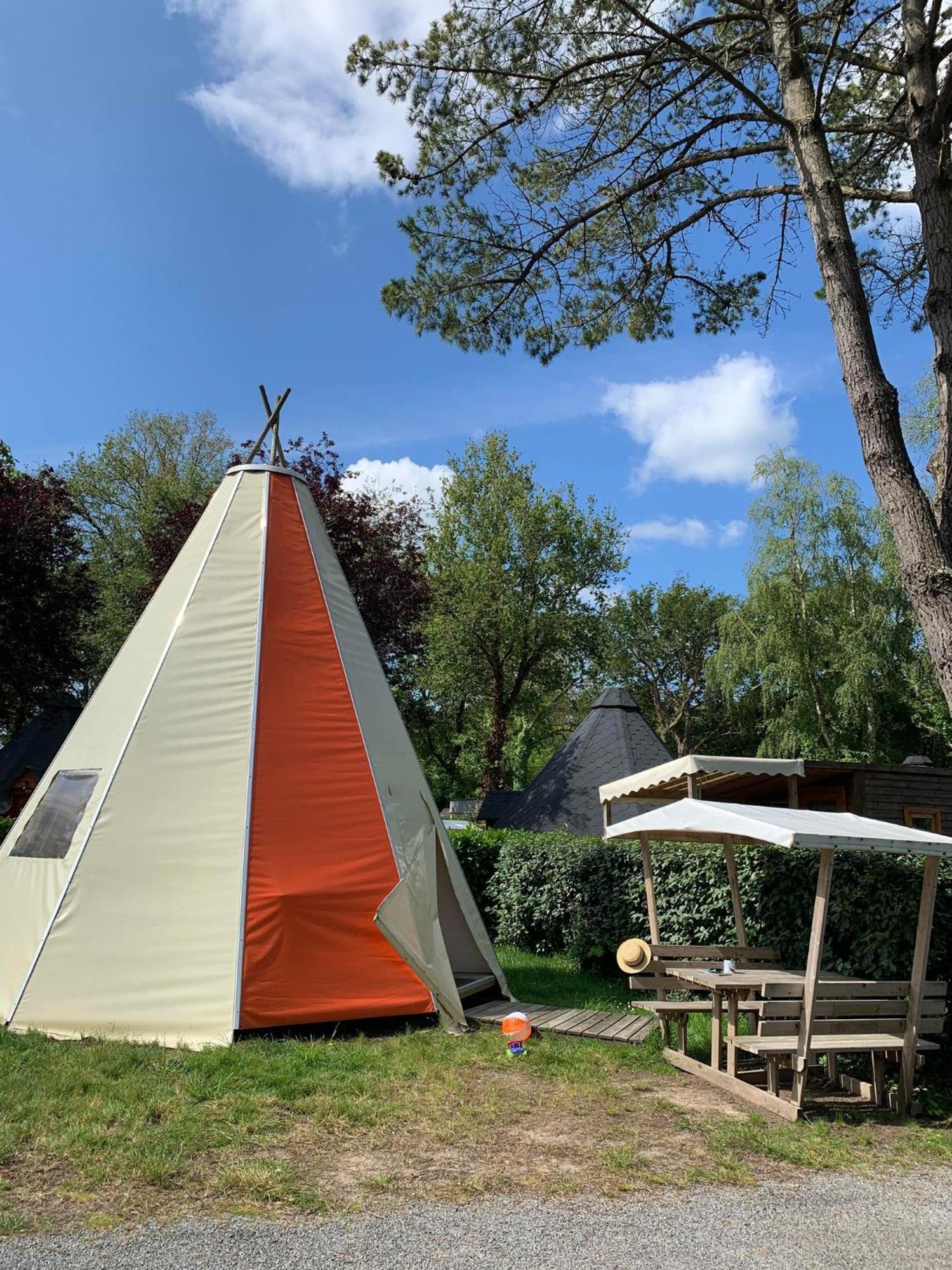 Camping De L'Etang Du Pays Blanc Геранд Экстерьер фото
